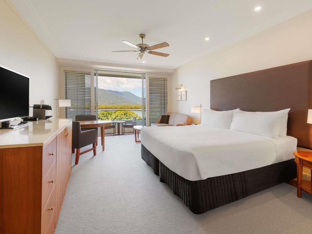 Pullman Reef Hotel luxury room